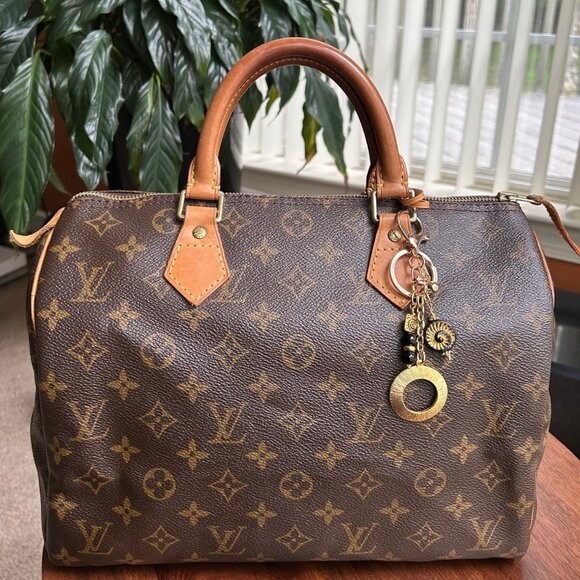 New CIRCLE PENDANT Bag Charm Black, Gold Tone ⭕ - Picture 2 of 8